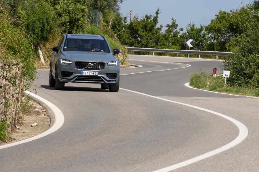  Volvo XC90 B5 R-Design 2019 года  (WW) (фото 11 из 16)